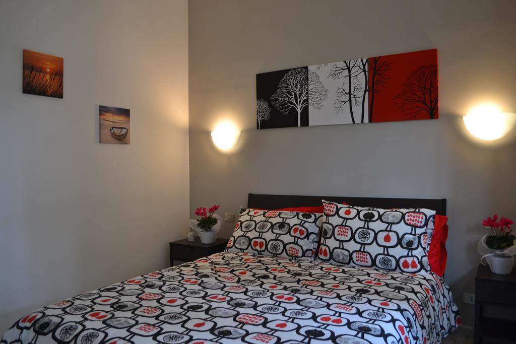 White & Grey House Apartment Rome