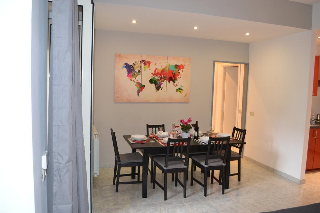White & Grey House Apartment *